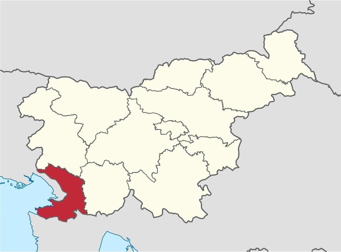 แผนที่ของ karst สโลเวเนีย Name